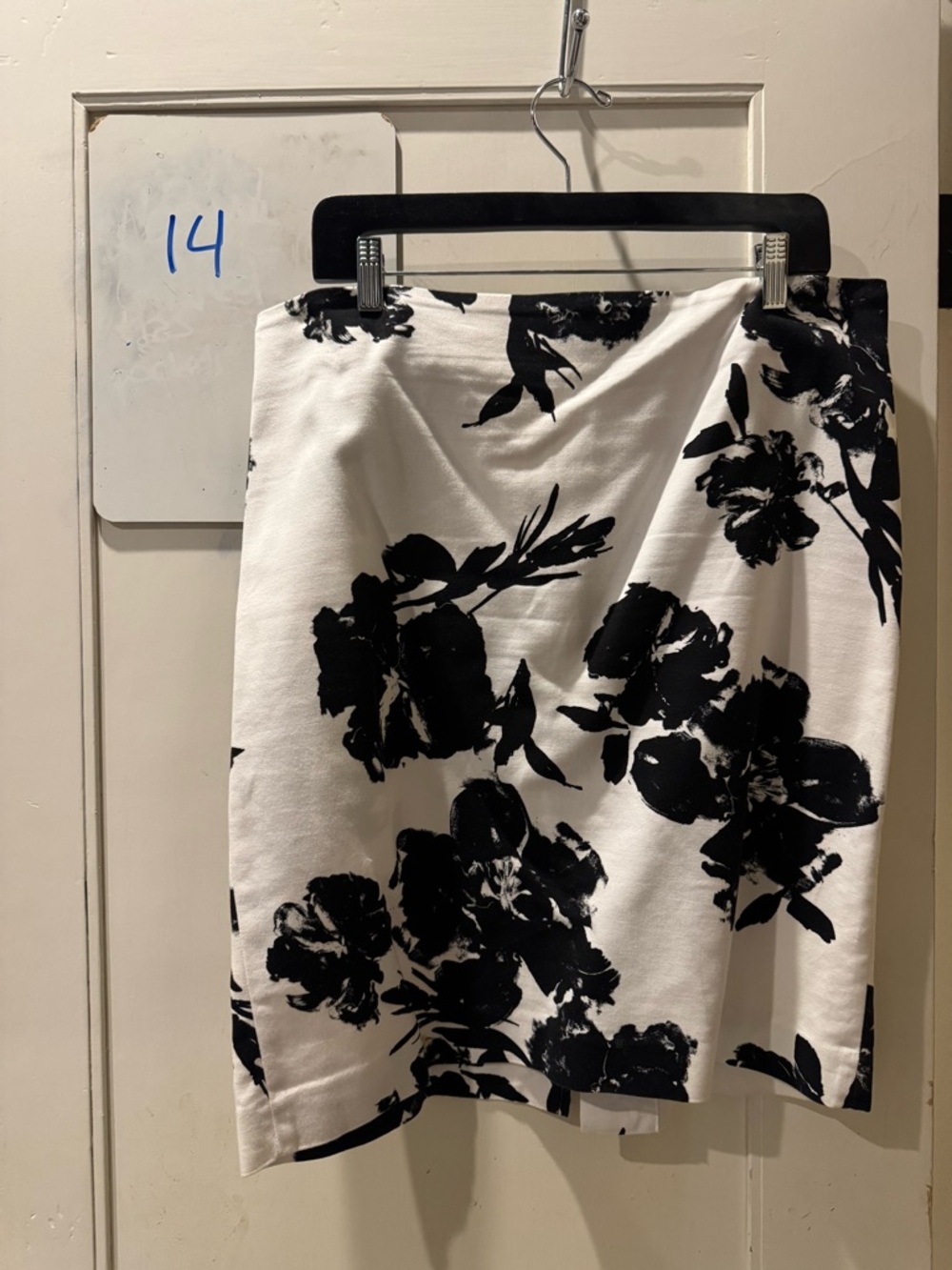 Floral Detailed Pencil Skirt Rafaella Black & White